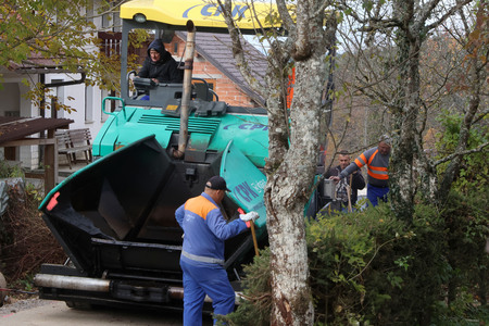 ASFALTIRANJE DOBEC 05 FOTO LJUBO VUKELIČ